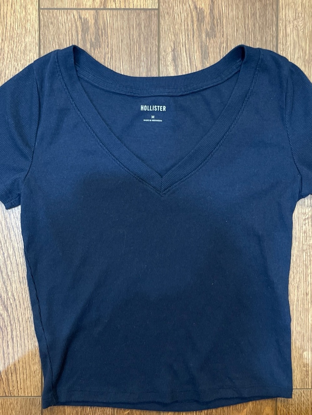 Hollister Women's Dark Navy V-Neck Short Sleeve Tee